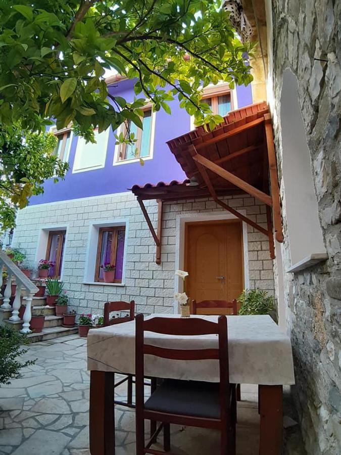 Guesthouse Hlias Gloria Berat Bagian luar foto