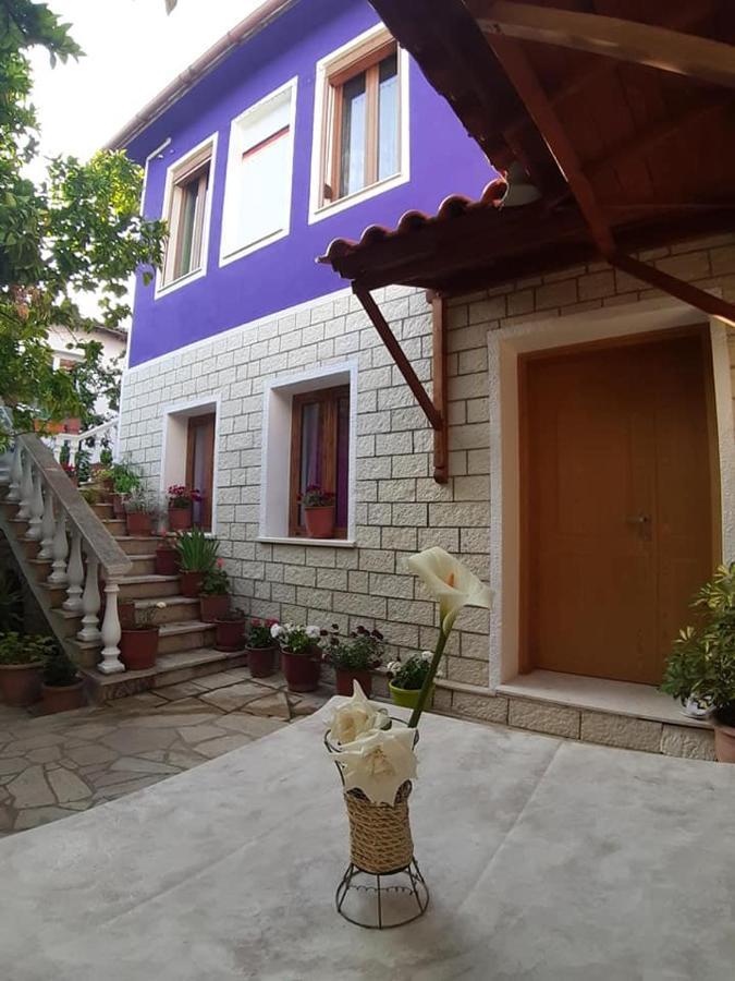 Guesthouse Hlias Gloria Berat Bagian luar foto