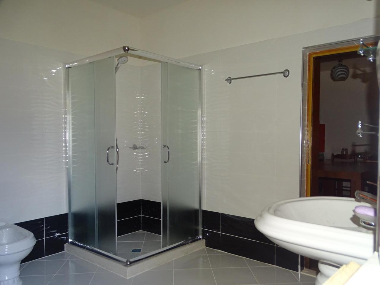 Guesthouse Hlias Gloria Berat Bagian luar foto