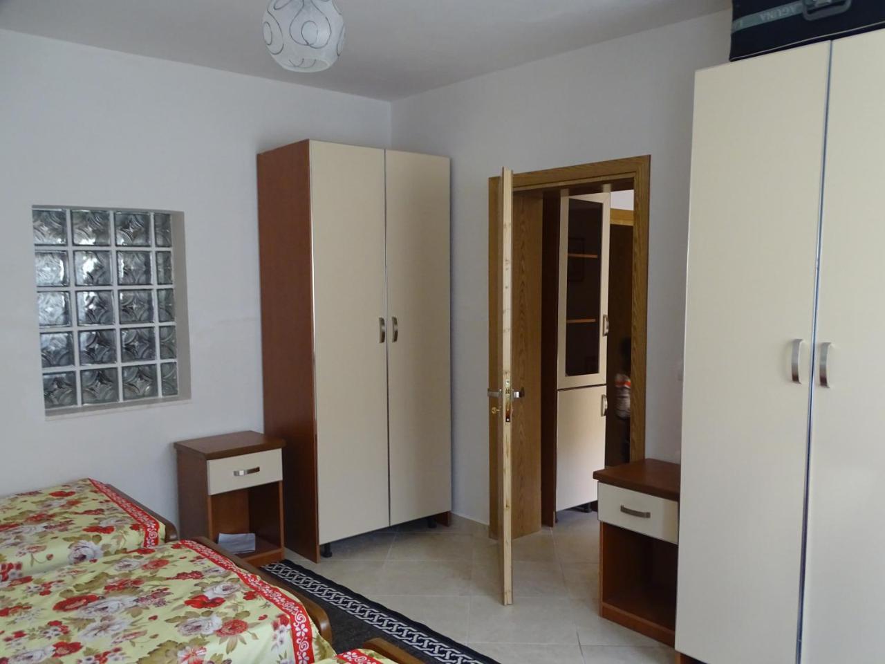 Guesthouse Hlias Gloria Berat Bagian luar foto