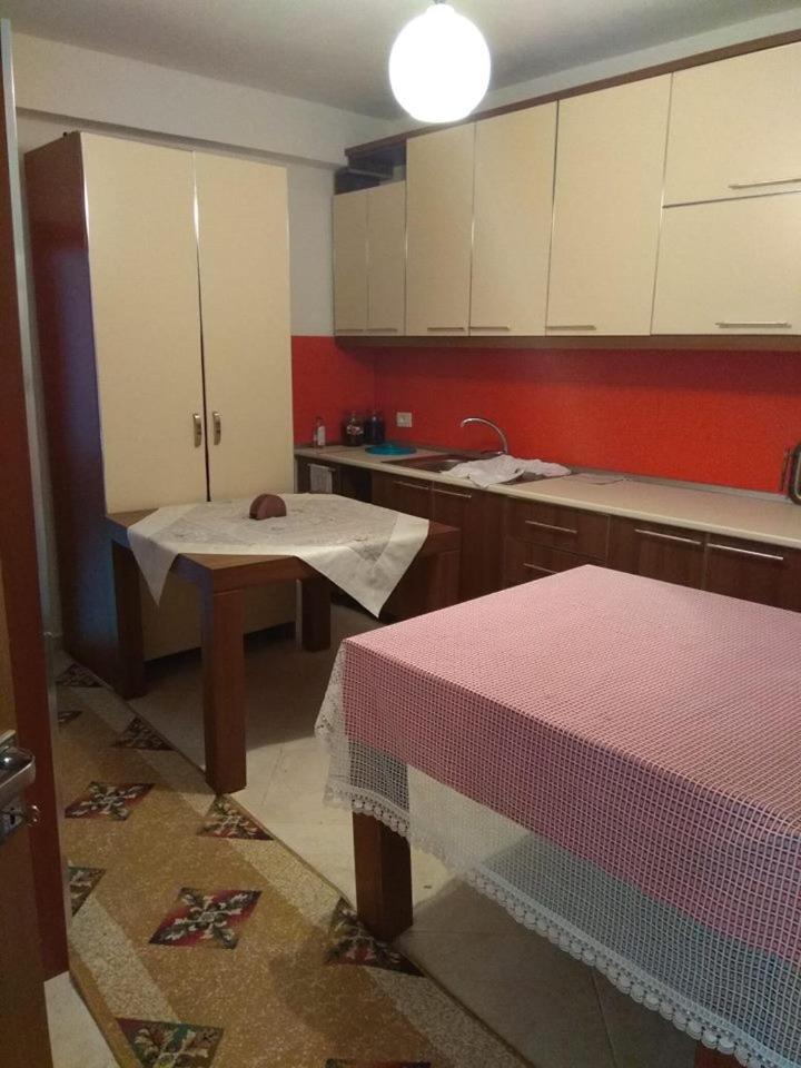 Guesthouse Hlias Gloria Berat Bagian luar foto